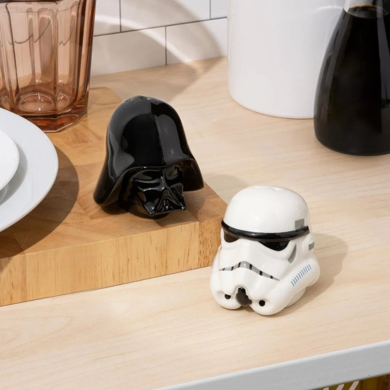 PALADONE DARTH VADER AND STORMTROOPER SALT AND PEPPER SHAKE