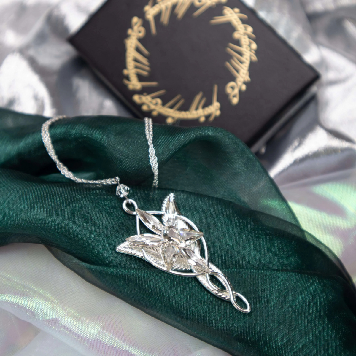 NOBLE COLLECTION - LORD OF THE RINGS - ARWEN EVENSTAR PENDANT COSTUME