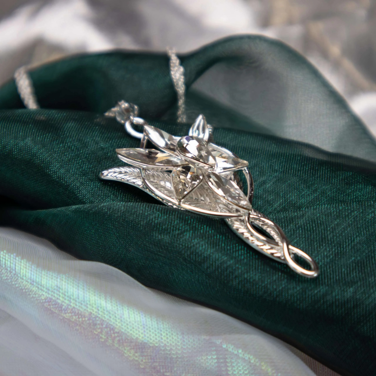 NOBLE COLLECTION - LORD OF THE RINGS - ARWEN EVENSTAR PENDANT COSTUME