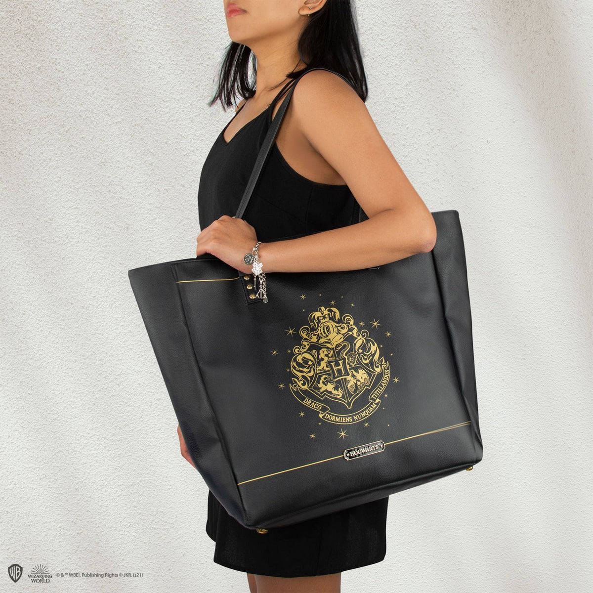 CINEREPLICAS: HARRY POTTER  - SHOPPING BAG - HOGWARTS - BLACK PU LEATHER 4895205606371