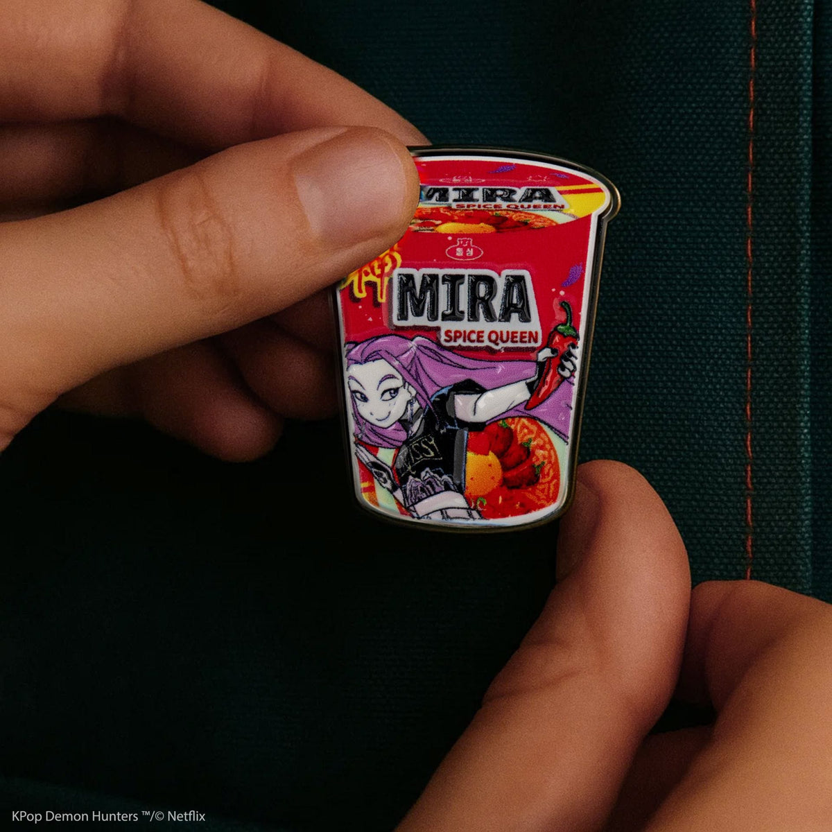CINEREPLICAS: KPOP DEMON HUNTERS - PIN - MIRA SPICE QUEEN NOODLES 4895205625389