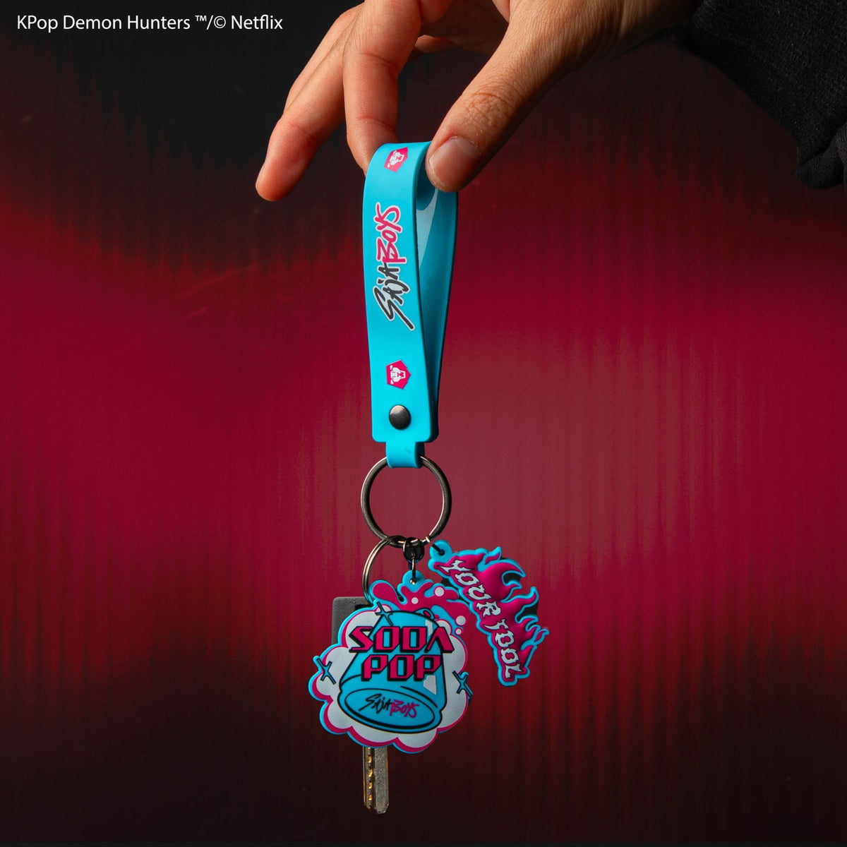 CINEREPLICAS: KPOP DEMON HUNTERS - WRISTLET KEYCHAIN - SODA POP 4895205625341