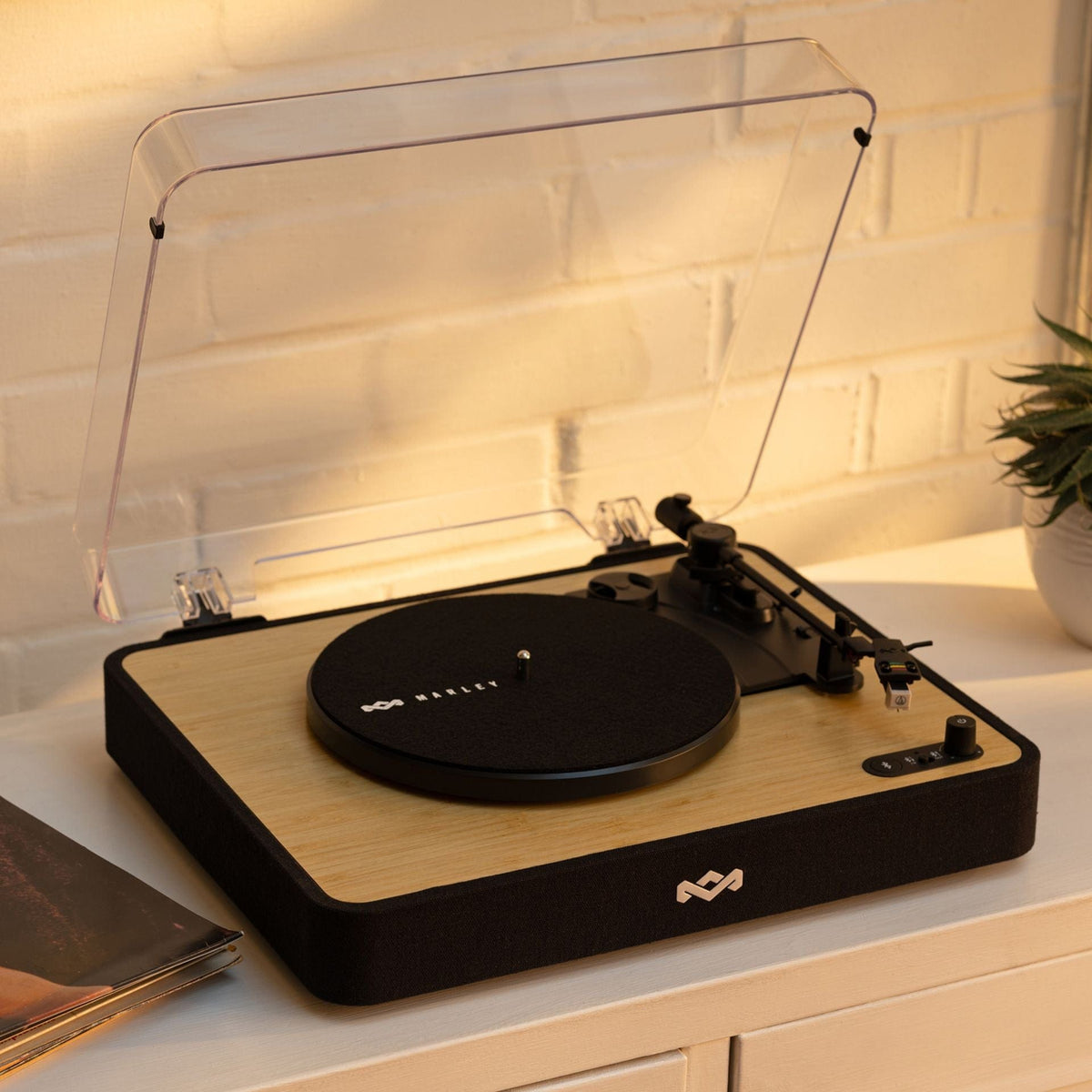 HOUSE OF MARLEY REVOLUTION BT TURNTABLE SIGNATURE BLACK 846885011362