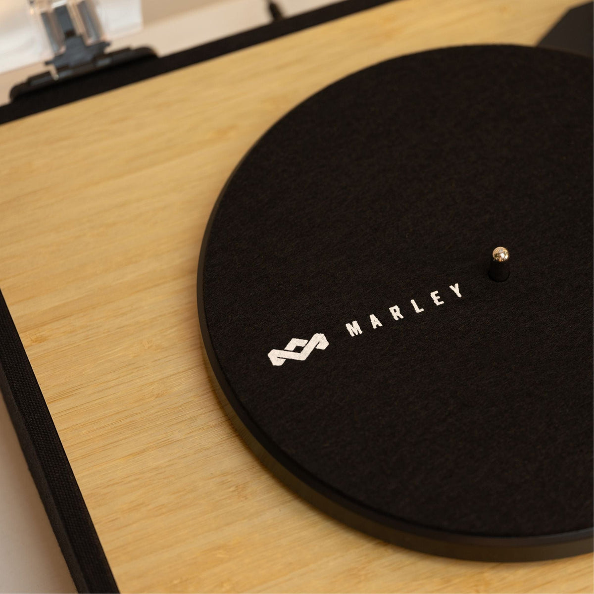HOUSE OF MARLEY REVOLUTION BT TURNTABLE WITH SPEAKERS SIGNATURE BLACK 846885011379