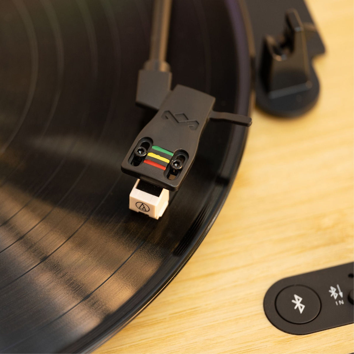 HOUSE OF MARLEY REVOLUTION BT TURNTABLE WITH SPEAKERS SIGNATURE BLACK 846885011379