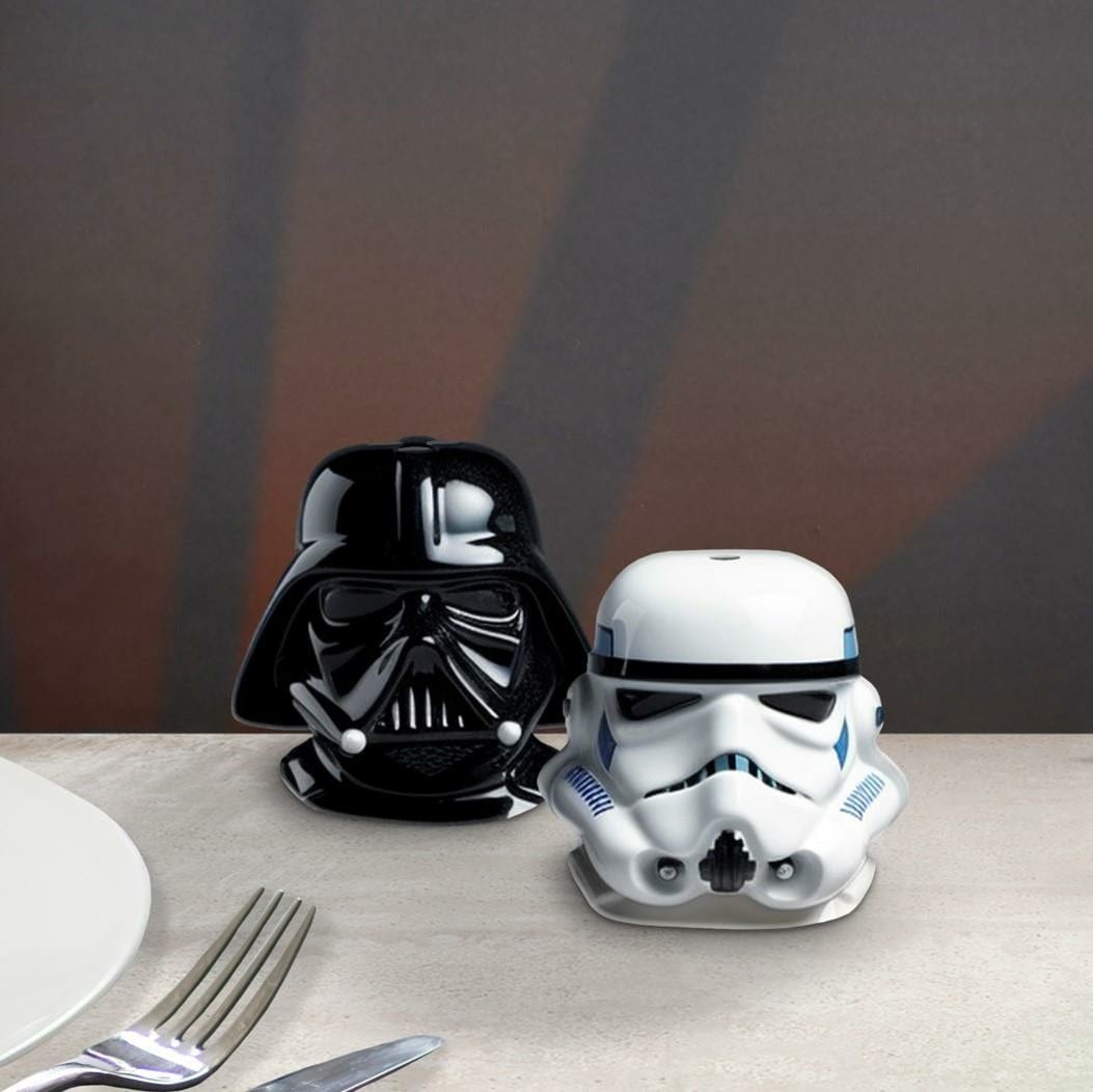 PALADONE DARTH VADER AND STORMTROOPER SALT AND PEPPER SHAKE 5056577737233