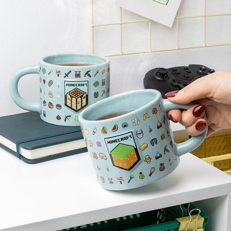 PALADONE MINECRAFT EMBOSSED MUG 5056577756203