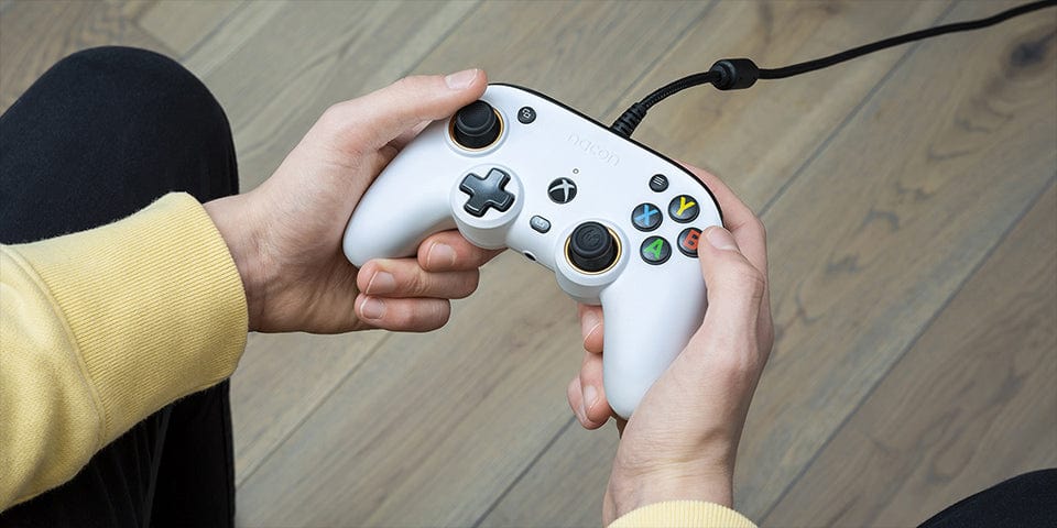 NACON XBOX SERIES PRO COMPACT CONTROLLER WHITE 3665962005301