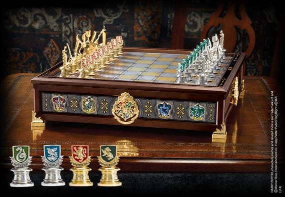 NOBLE COLLECTION - HARRY POTTER - COLLECTABLES - QUIDDITCH CHESS SET SILVER & GO 812370011391