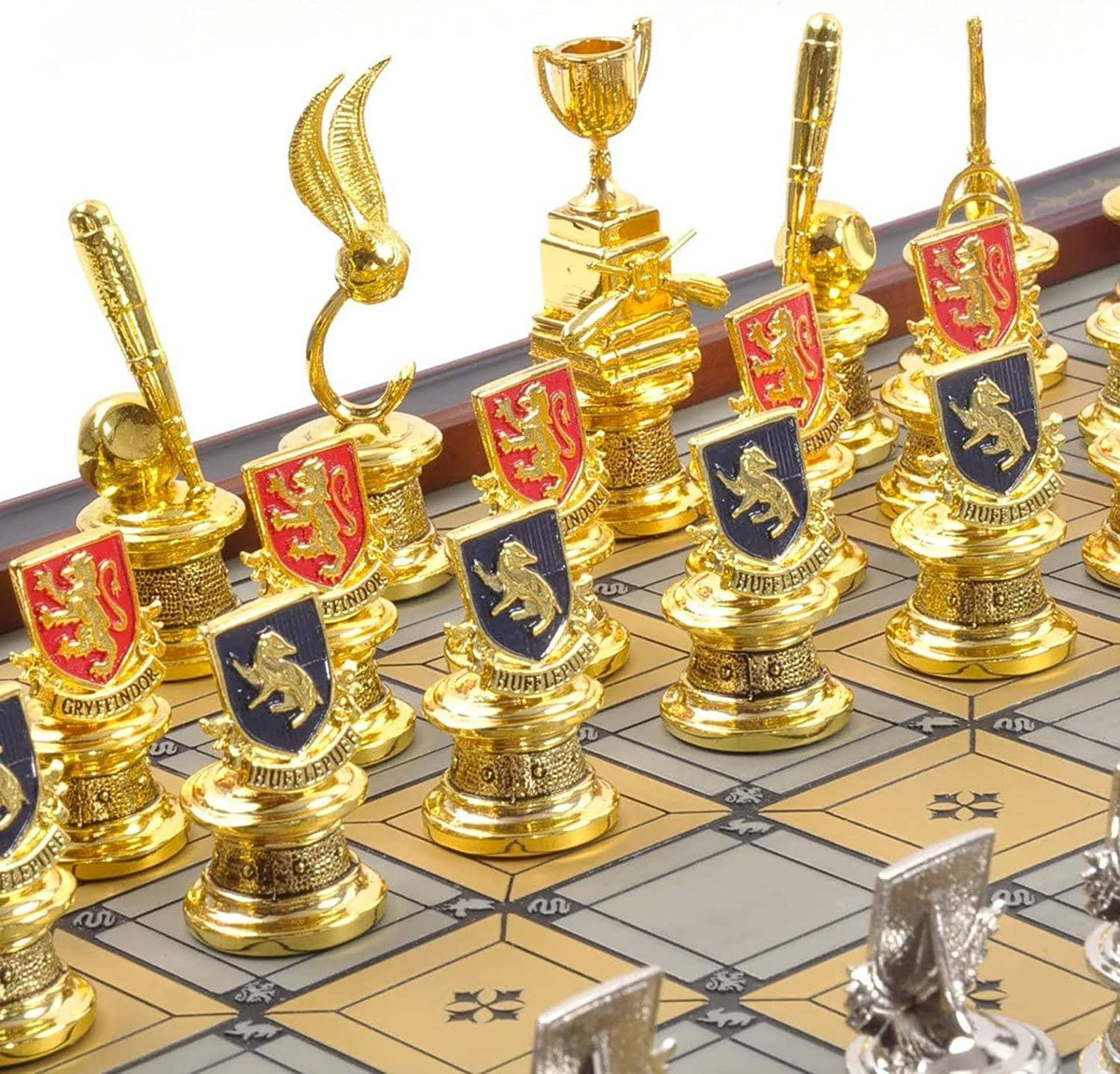 NOBLE COLLECTION - HARRY POTTER - COLLECTABLES - QUIDDITCH CHESS SET SILVER & GO 812370011391