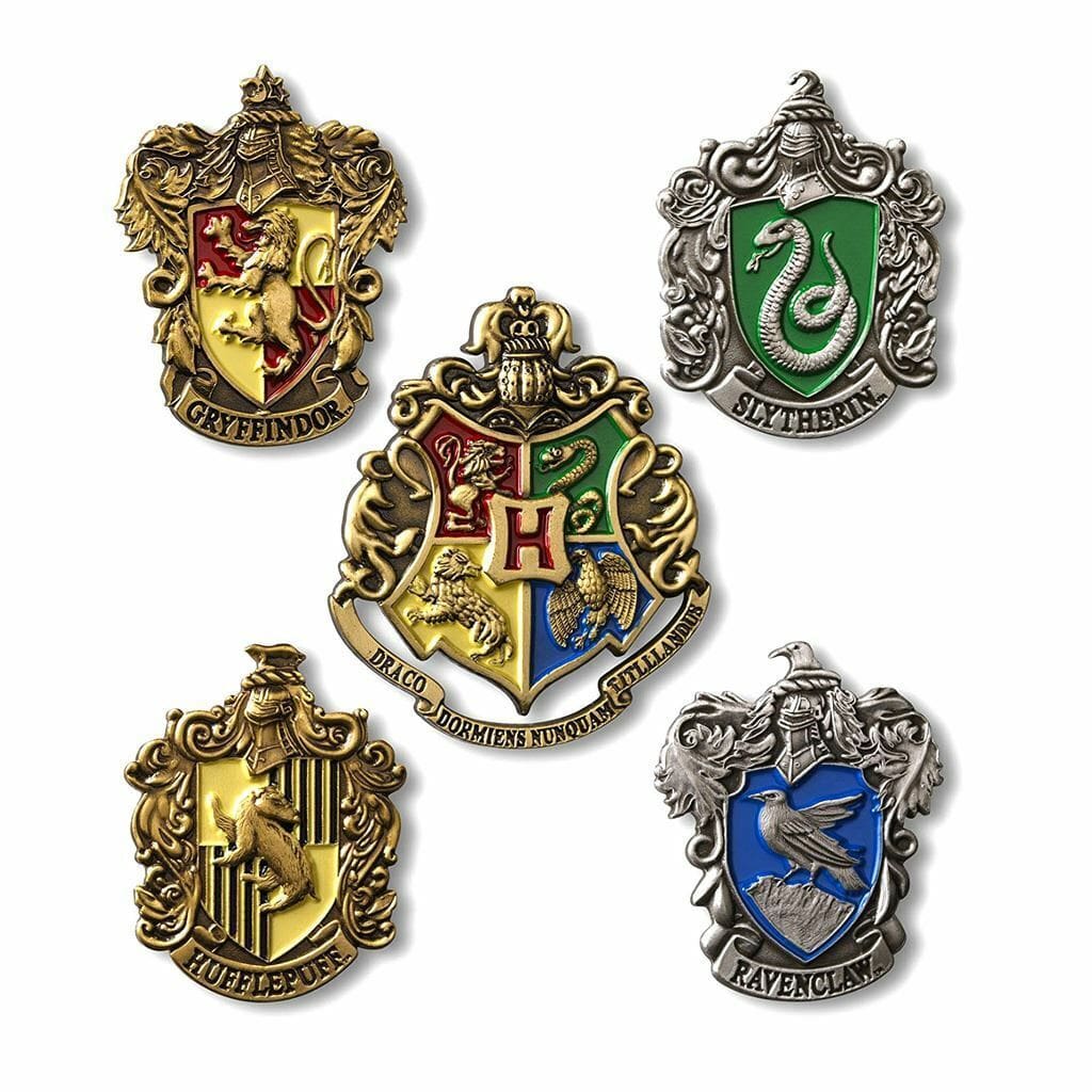 Harry Potter Hogwarts House Crest Pin Set in Collector´s Box by