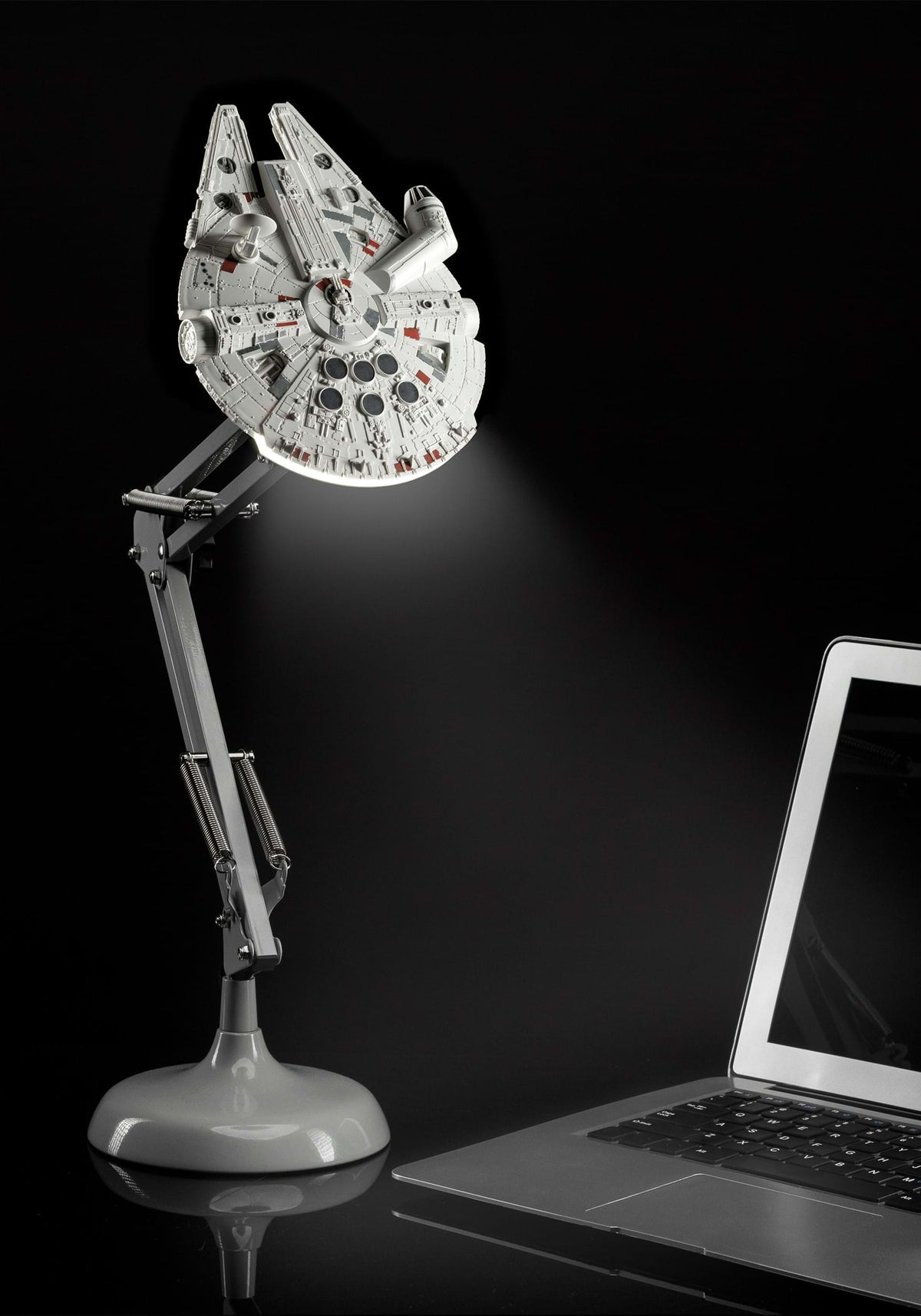 PALADONE MILLENNIUM FALCON POSABLE DESK LIGHT V2 5055964725358